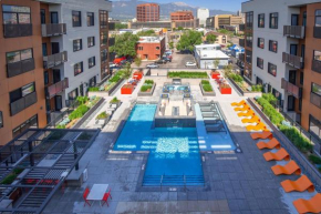 Colorado Springs Luxurious Unit with Mountain View